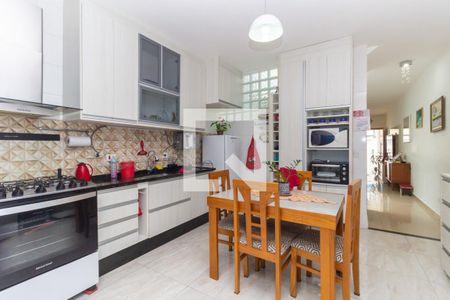 Casa à venda com 140m², 3 quartos e 2 vagas Casa à venda com 140m², 3 quartos e 2 vagasCozinha