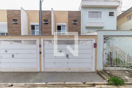 Casa à venda com 140m², 3 quartos e 2 vagas Casa à venda com 140m², 3 quartos e 2 vagasFachada