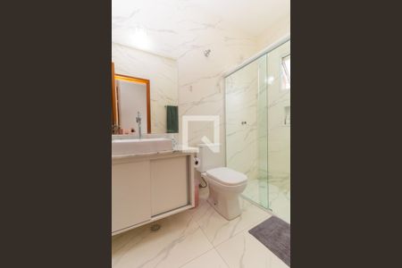 Casa à venda com 140m², 3 quartos e 2 vagas Casa à venda com 140m², 3 quartos e 2 vagasBanheiro da Suíte