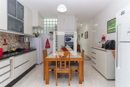 Casa à venda com 140m², 3 quartos e 2 vagas Casa à venda com 140m², 3 quartos e 2 vagasCozinha