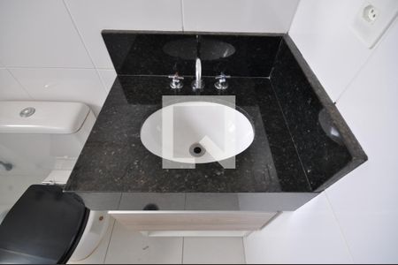 Casa de condomínio para alugar com 63m², 2 quartos e 1 vagaBanheiro do Quarto Suite