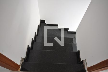 Casa de condomínio para alugar com 63m², 2 quartos e 1 vagaEscada