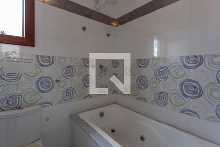 Casa à venda com 650m², 4 quartos e 5 vagas Casa à venda com 650m², 4 quartos e 5 vagasBanheiro da Suíte 1