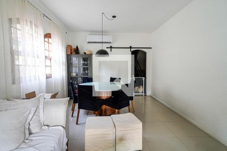 Sala de casa de condomínio para alugar com 4 quartos, 400m² em Vila Progresso, Niterói
