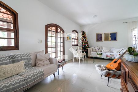 Sala de casa de condomínio para alugar com 4 quartos, 400m² em Vila Progresso, Niterói