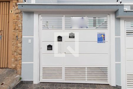 Casa à venda com 94m², 3 quartos e 2 vagas Casa à venda com 94m², 3 quartos e 2 vagasFachada