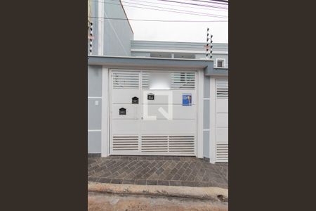 Casa à venda com 94m², 3 quartos e 2 vagas Casa à venda com 94m², 3 quartos e 2 vagasFachada