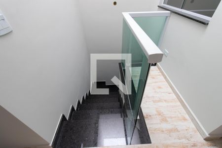 Casa à venda com 94m², 3 quartos e 2 vagas Casa à venda com 94m², 3 quartos e 2 vagasEscada