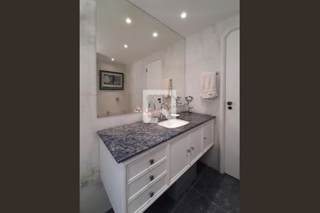 Apartamento à venda com 336m², 5 quartos e 5 vagasBanheiro Quarto 4 suíte