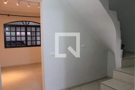 Casa para alugar com 182m², 3 quartos e 2 vagasEscadas 