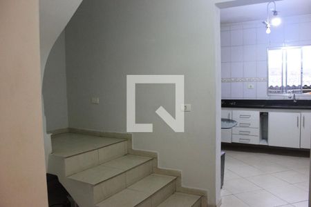 Casa para alugar com 182m², 3 quartos e 2 vagasEscadas 