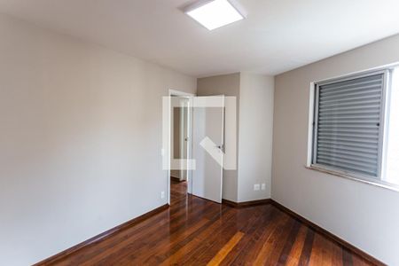 Suíte de apartamento para alugar com 4 quartos, 256m² em Santo Antônio, Belo Horizonte