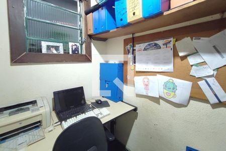 Casa à venda com 180m², 4 quartos e 2 vagasEscritório