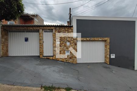 Casa à venda com 180m², 4 quartos e 2 vagasFachada 