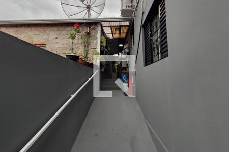 Casa à venda com 180m², 4 quartos e 2 vagasCorredor Quintal