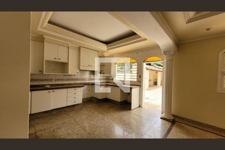 Casa à venda com 1411m², 10 quartos e 13 vagasCozinha