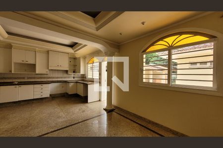 Casa à venda com 1411m², 10 quartos e 13 vagasCozinha