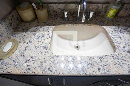 Casa à venda com 205m², 4 quartos e 2 vagasBanheiro da Suíte 2