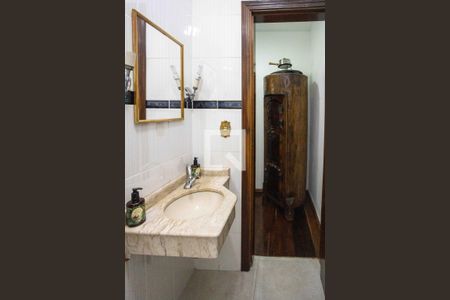 Casa à venda com 205m², 4 quartos e 2 vagasLavabo