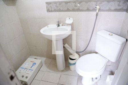 Casa para alugar com 130m², 3 quartos e 2 vagasBanheiro da Edícula