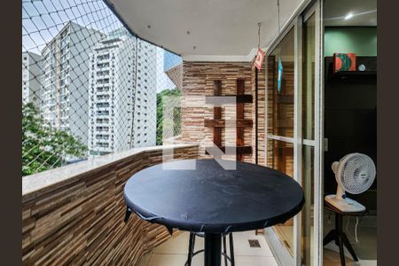sacada de apartamento para alugar com 2 quartos, 62m² em Centro, Guarujá