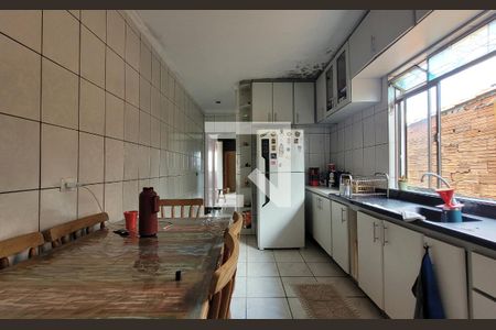 Casa à venda com 280m², 4 quartos e 1 vaga Casa à venda com 280m², 4 quartos e 1 vagaCozinha