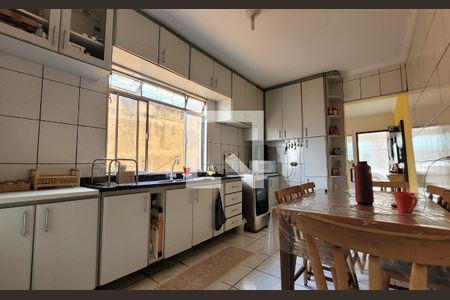 Casa à venda com 280m², 4 quartos e 1 vaga Casa à venda com 280m², 4 quartos e 1 vagaCozinha