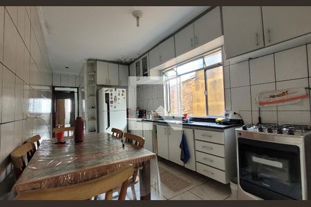 Casa à venda com 280m², 4 quartos e 1 vaga Casa à venda com 280m², 4 quartos e 1 vagaCozinha