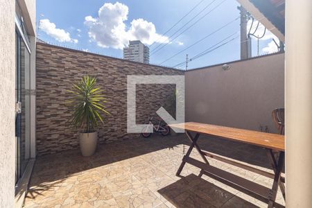 Casa à venda com 100m², 3 quartos e 2 vagas Casa à venda com 100m², 3 quartos e 2 vagasQuintal