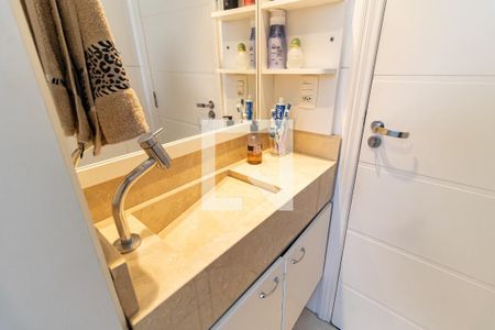 Casa à venda com 100m², 3 quartos e 2 vagas Casa à venda com 100m², 3 quartos e 2 vagasBanheiro