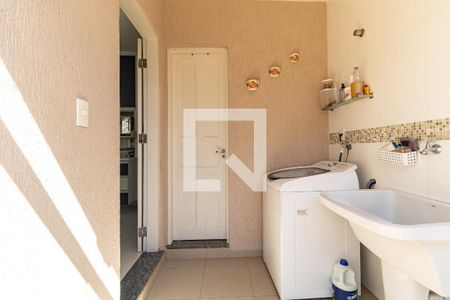 Casa à venda com 100m², 3 quartos e 2 vagas Casa à venda com 100m², 3 quartos e 2 vagasLavanderia