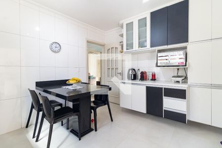 Casa à venda com 100m², 3 quartos e 2 vagas Casa à venda com 100m², 3 quartos e 2 vagasCozinha