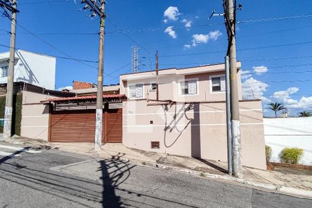 Casa à venda com 100m², 3 quartos e 2 vagas Casa à venda com 100m², 3 quartos e 2 vagasFachada