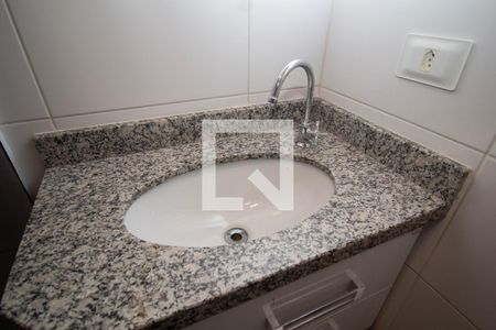 Banheiro de apartamento à venda com 2 quartos, 54m² em Vila Boaçava, São Paulo