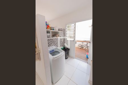 Casa à venda com 90m², 3 quartos e 2 vagasCozinha e Área de Serviço