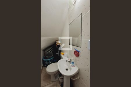 Banheiro e serviço de casa para alugar com 2 quartos, 89m² em Vila Tupi, Praia Grande