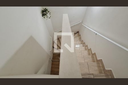 Casa para alugar com 89m², 2 quartos e 1 vaga Casa para alugar com 89m², 2 quartos e 1 vagaEscada