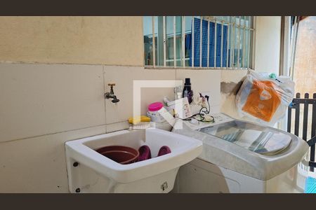 Área de serviço de casa para alugar com 2 quartos, 89m² em Vila Tupi, Praia Grande