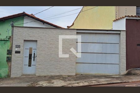 Casa para alugar com 100m², 2 quartos e 1 vagaFachada