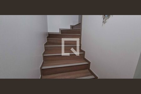 Escadas de casa à venda com 3 quartos, 150m² em Vila Yara, Osasco