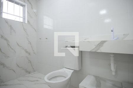 Banheiro de casa para alugar com 1 quarto, 25m² em Jardim Patente, São Paulo