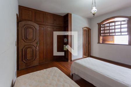 Casa à venda com 752m², 8 quartos e 5 vagasSuíte 2