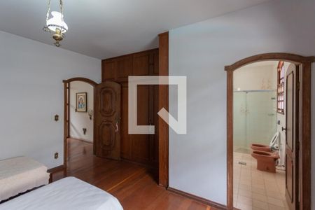 Casa à venda com 752m², 8 quartos e 5 vagasSuíte 2