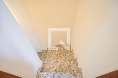 Casa de condomínio à venda com 142m², 2 quartos e 2 vagasEscada