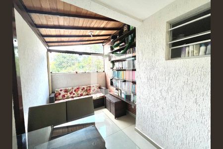 Varanda de apartamento à venda com 2 quartos, 68m² em Cabral, Contagem