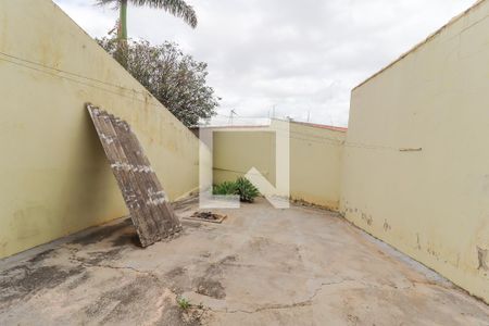 Casa à venda com 72m², 2 quartos e 1 vagaQuintal