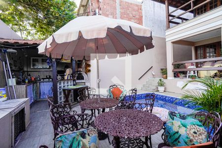 Casa à venda com 220m², 5 quartos e 2 vagas Casa à venda com 220m², 5 quartos e 2 vagasÁrea comum