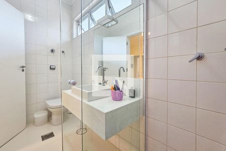 Apartamento para alugar com 118m², 3 quartos e 2 vagas Apartamento para alugar com 118m², 3 quartos e 2 vagasBanheiro da suíte