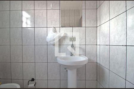 Casa para alugar com 100m², 2 quartos e 2 vagas Casa para alugar com 100m², 2 quartos e 2 vagasBanheiro
