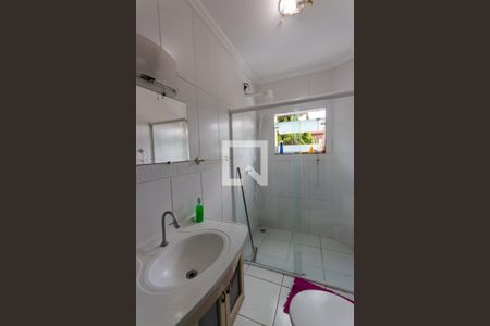 Casa para alugar com 255m², 3 quartos e 4 vagas Casa para alugar com 255m², 3 quartos e 4 vagasBanheiro da Suíte 1